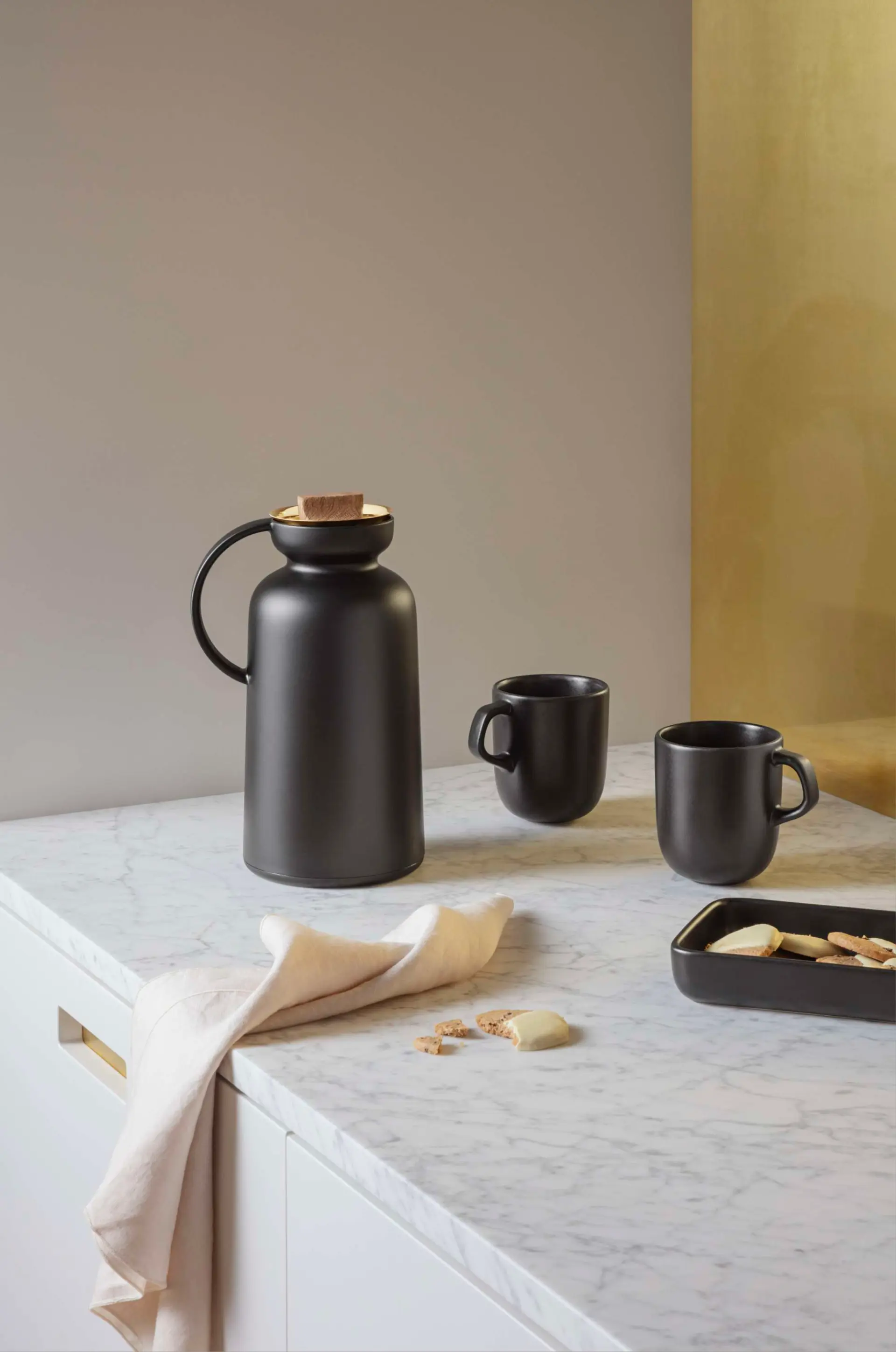 Set of 4 Eva Solo Nordic Kitchen cups in black, 300 ml each. Stylish and durable design, perfect for everyday coffee, tea or soft drinks.
