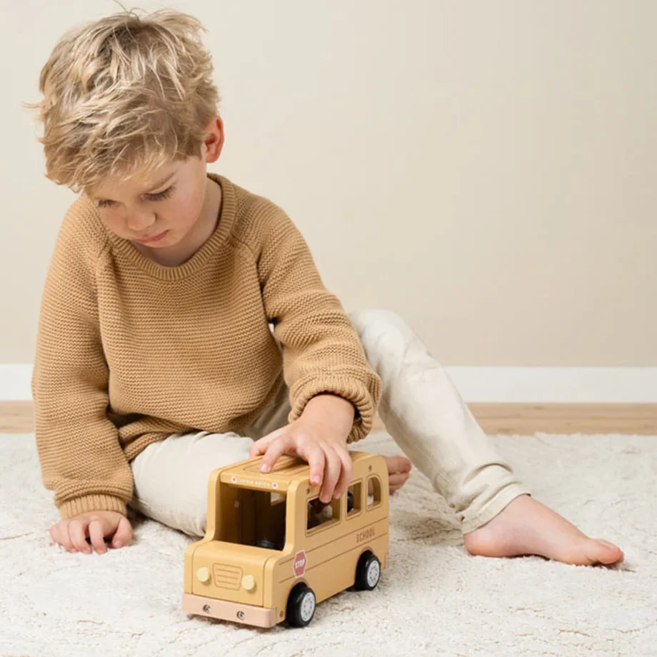 Schulbus aus Holz mit Figuren - Little Dutch