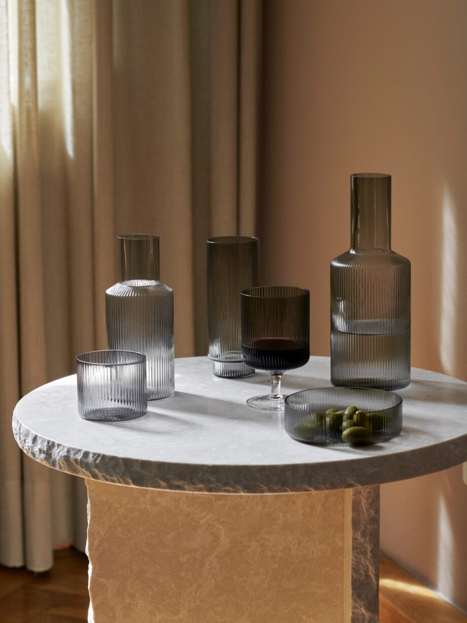 Karaffe Ripple, Rauchgrau - Ferm Living