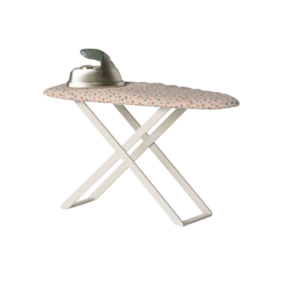Iron and ironing board, Mouse