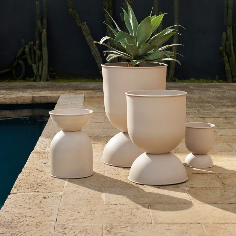 Hourglass Pot Small, Cashmere - Ferm Living