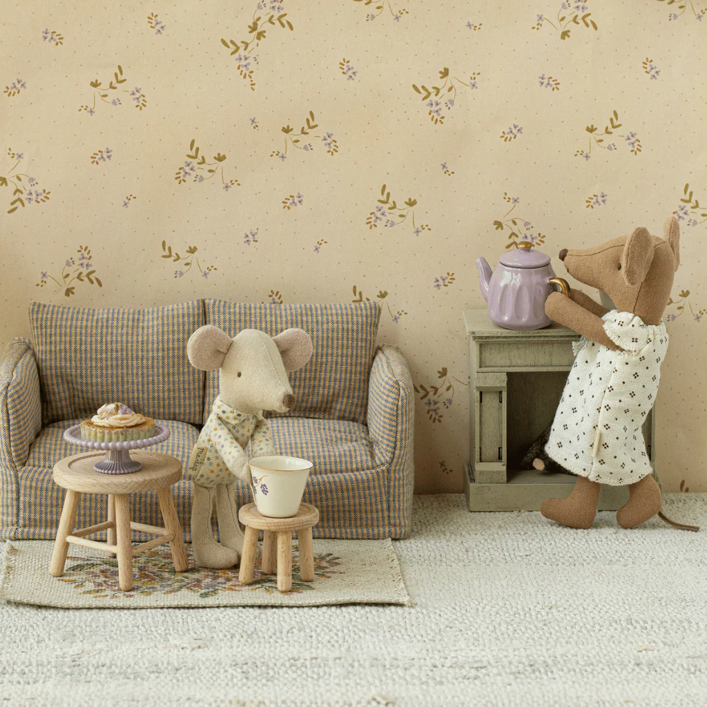 Rug Miniature, Large Flowers