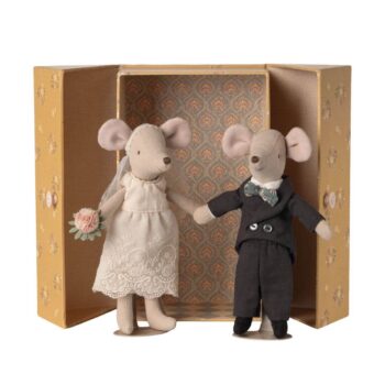 Wedding mice couple in box, Mum and Dad