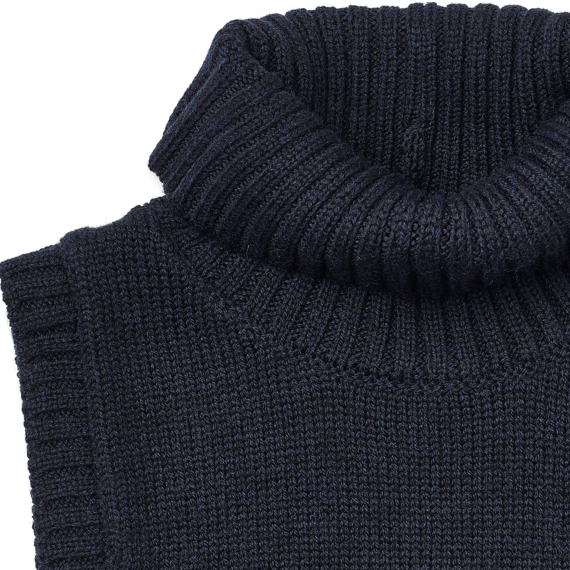 Made from 100% extra fine merino wool Soft folded rib turtleneck Extended chest panel for added warmth Comfortable stretchable neckline Soft ribbed edges Naturally breathable and temperature-regulating Perfect under jackets and snowsuits Ideal for autumn and winter